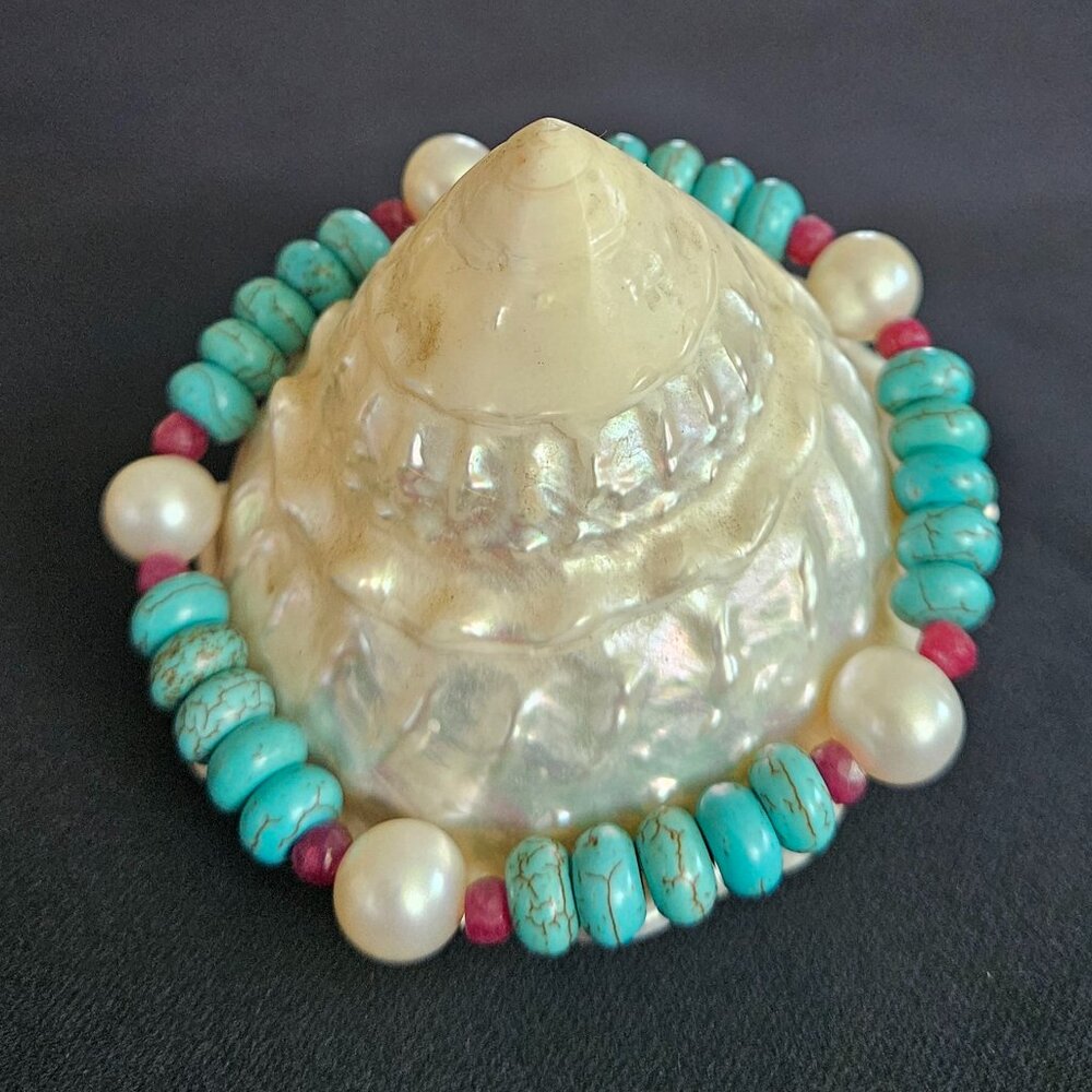Handcrafted Grade 'A' Freshwater Pearl, Magnesite Stretch Bracelet